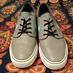 Nike Shoes - Nike SB Stefan Janoski Men's 9 EUC Grey &Turq Nike Shoes - Nike SB Stefan Janoski Men's 9 EUC Grey &Turq
